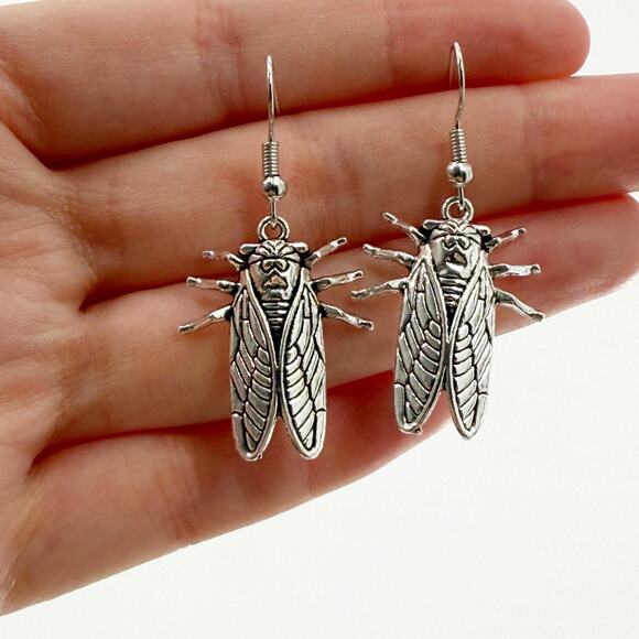 Cicada Dangle Earrings Earring, Novelty Earrings, Bug Earrings - Picture 1 of 4